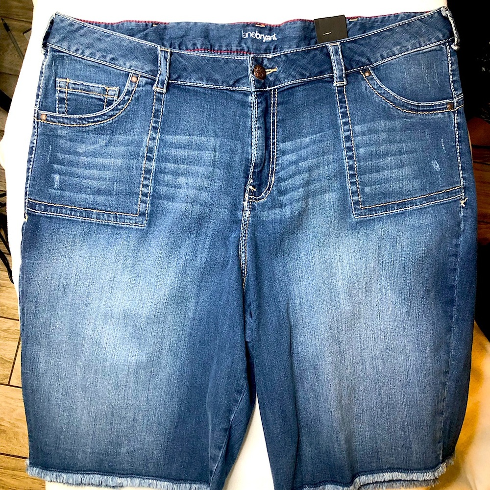 Lane Bryant NWT Women's Tighter Tummy Premium Fit 10" Bermuda Shorts - Size 26 - Picture 2 of 15